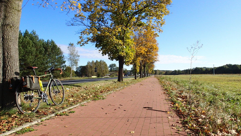 Fernstraße mit Radweg