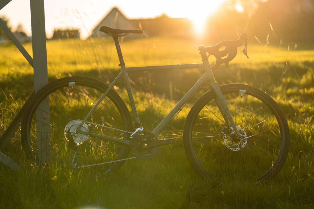 Pure Bros im Sonnenuntergang, Farbe grün