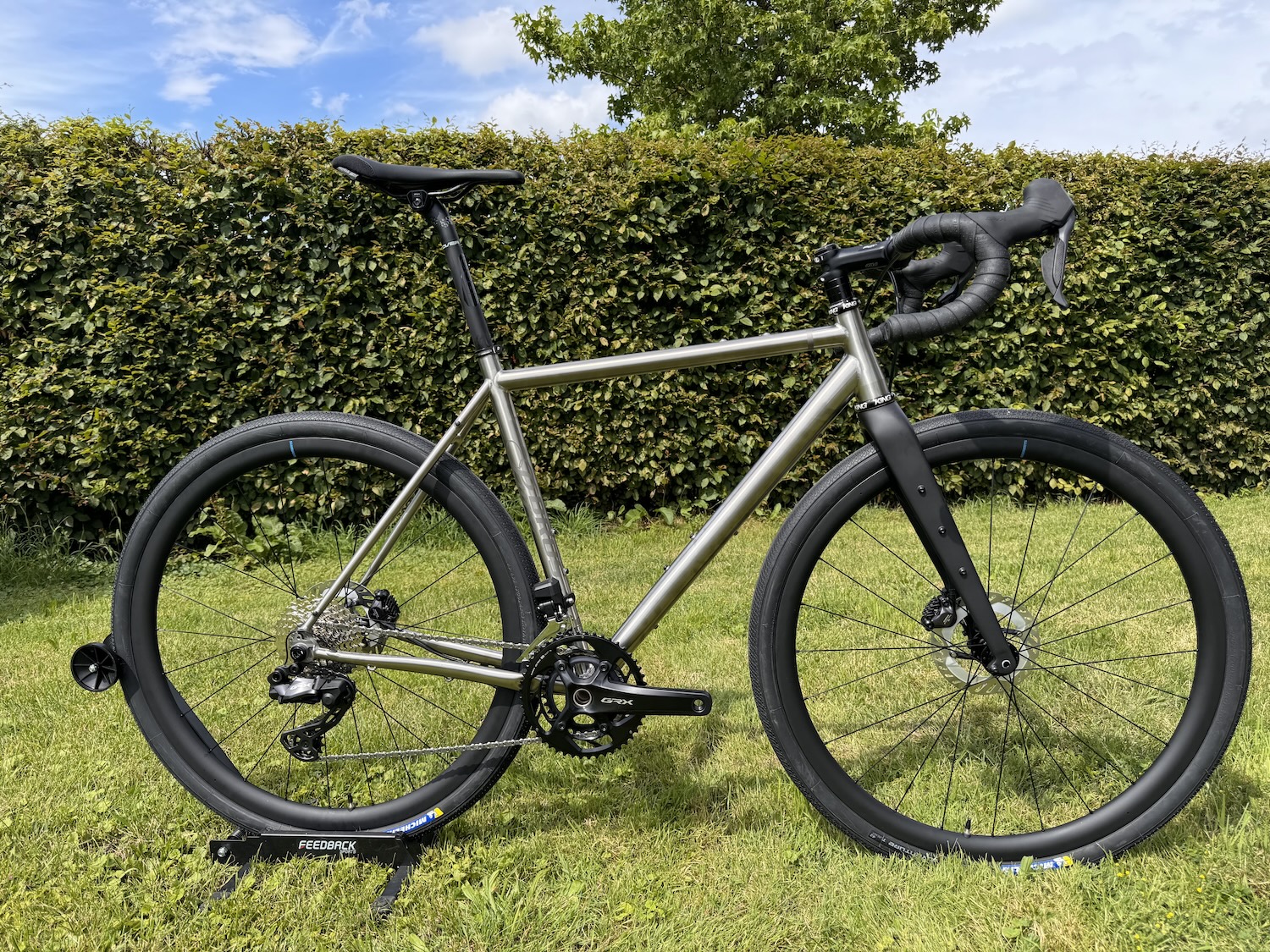 Pure Bros EXPRO TITAN 800, Seitenaufnahme